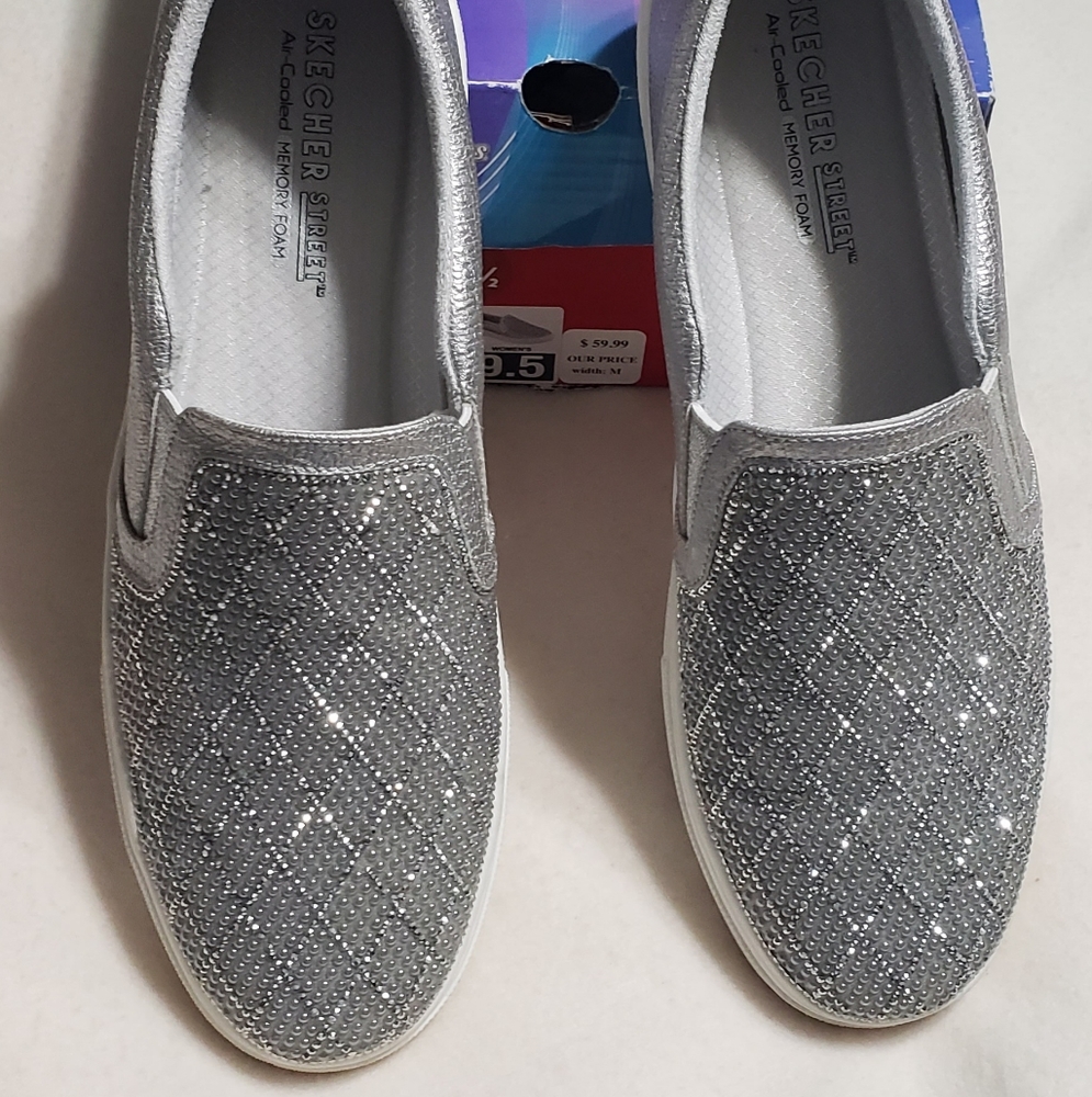 SOLD!!!!    Skechers Bling Diamond Sneakers in Size 9 1/2 In Like New Condition